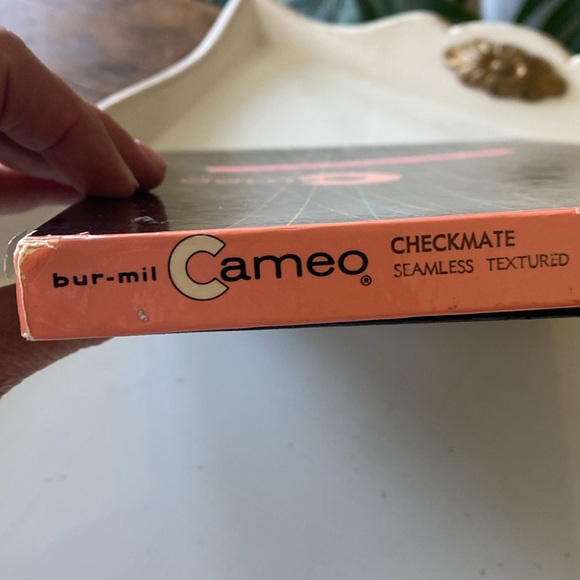 Vintage Bur-Mil Cameo Sheer Textured Thigh High Stocking’s Hosiery - Picture 7 of 13